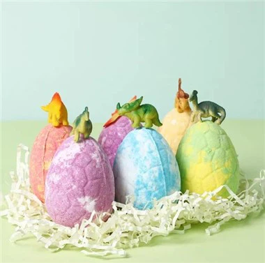 Bom mandi semula jadi dengan mainan di dalam